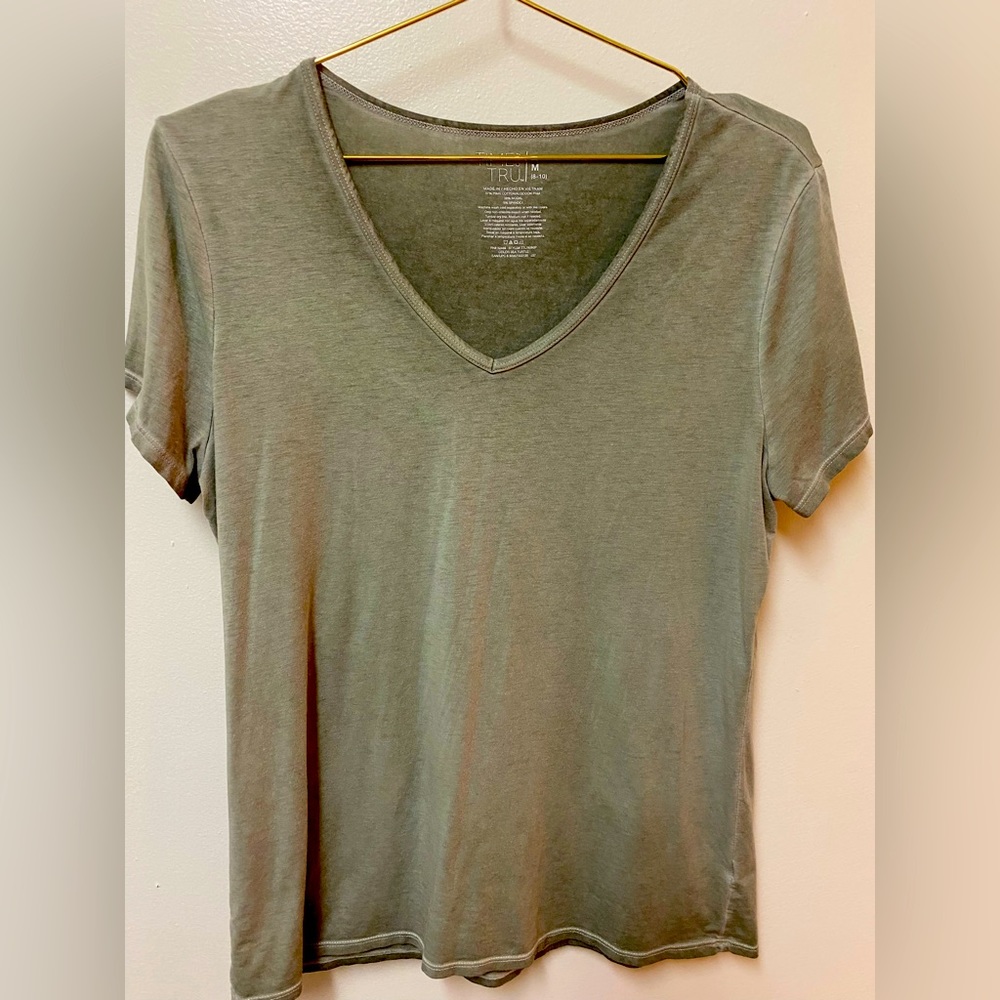 ‼️Classic V neck‼️